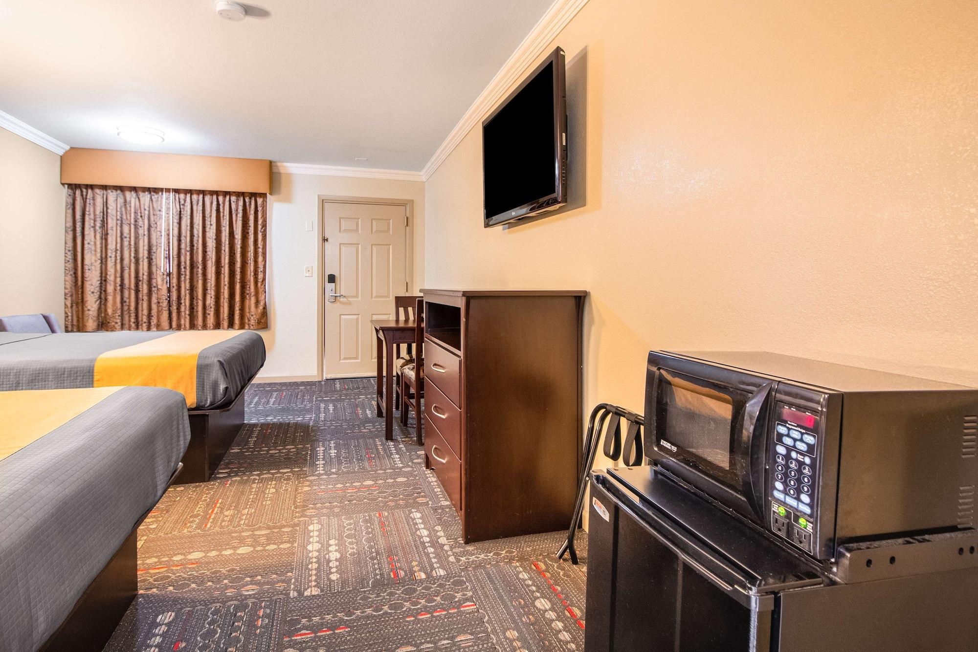 Americas Best Value Inn Houston Heights At I-45 Zewnętrze zdjęcie