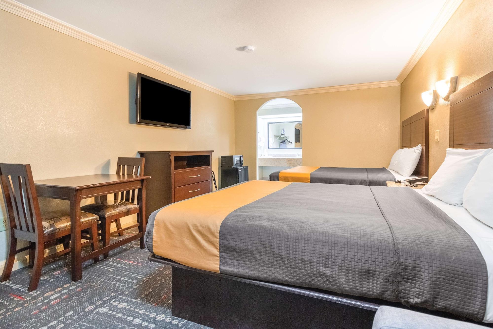 Americas Best Value Inn Houston Heights At I-45 Zewnętrze zdjęcie