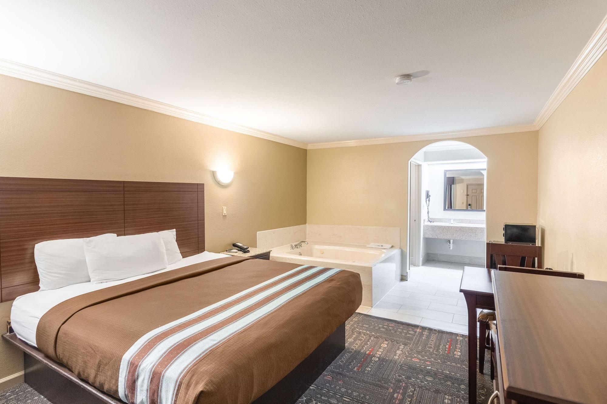 Americas Best Value Inn Houston Heights At I-45 Zewnętrze zdjęcie