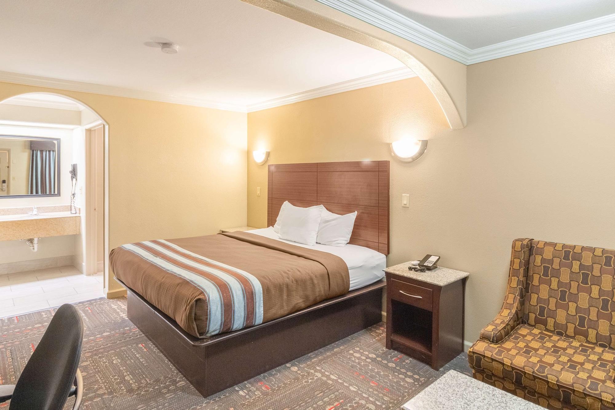 Americas Best Value Inn Houston Heights At I-45 Zewnętrze zdjęcie