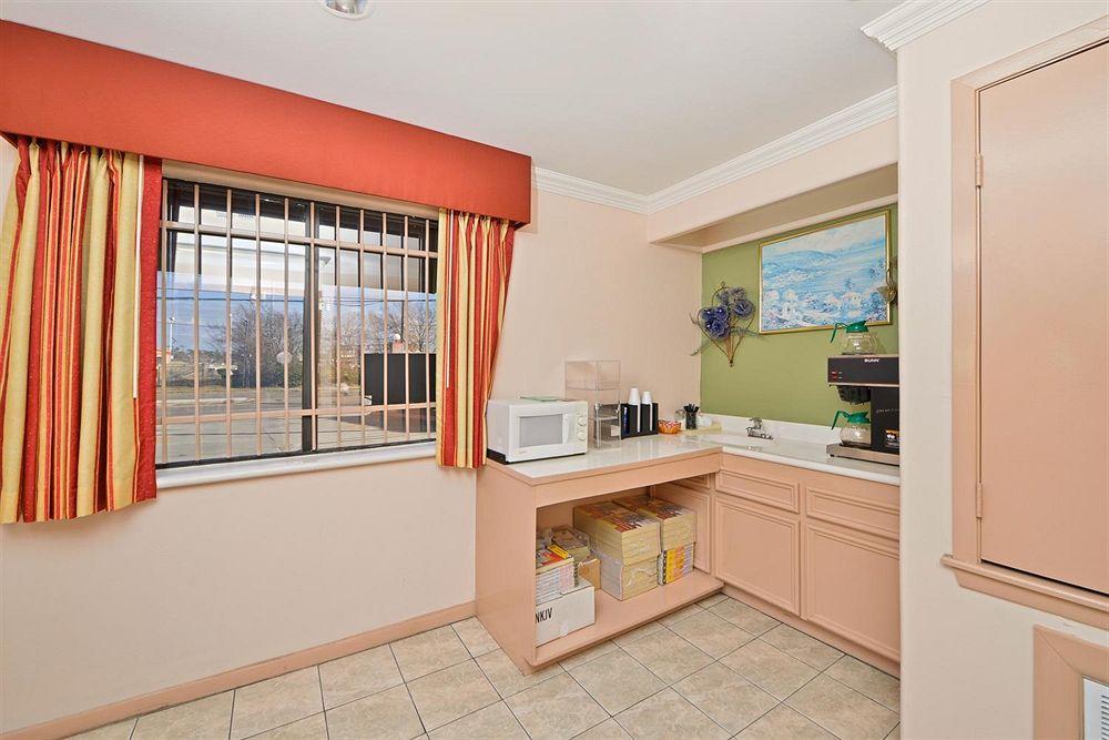Americas Best Value Inn Houston Heights At I-45 Zewnętrze zdjęcie
