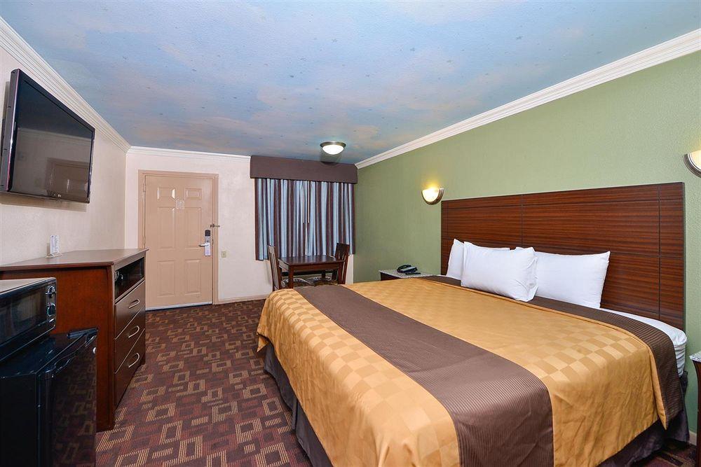 Americas Best Value Inn Houston Heights At I-45 Zewnętrze zdjęcie