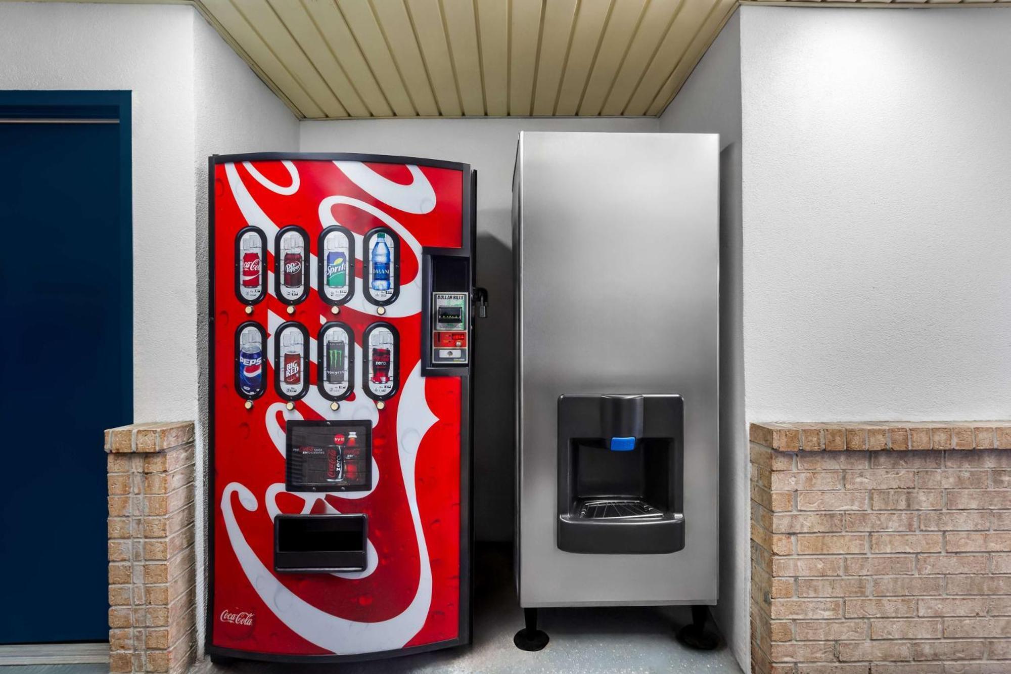 Americas Best Value Inn Houston Heights At I-45 Zewnętrze zdjęcie