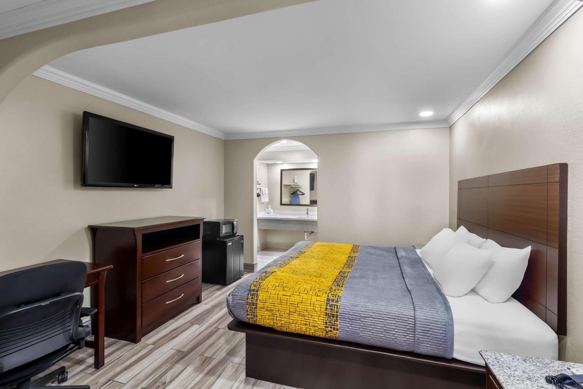 Americas Best Value Inn Houston Heights At I-45 Zewnętrze zdjęcie