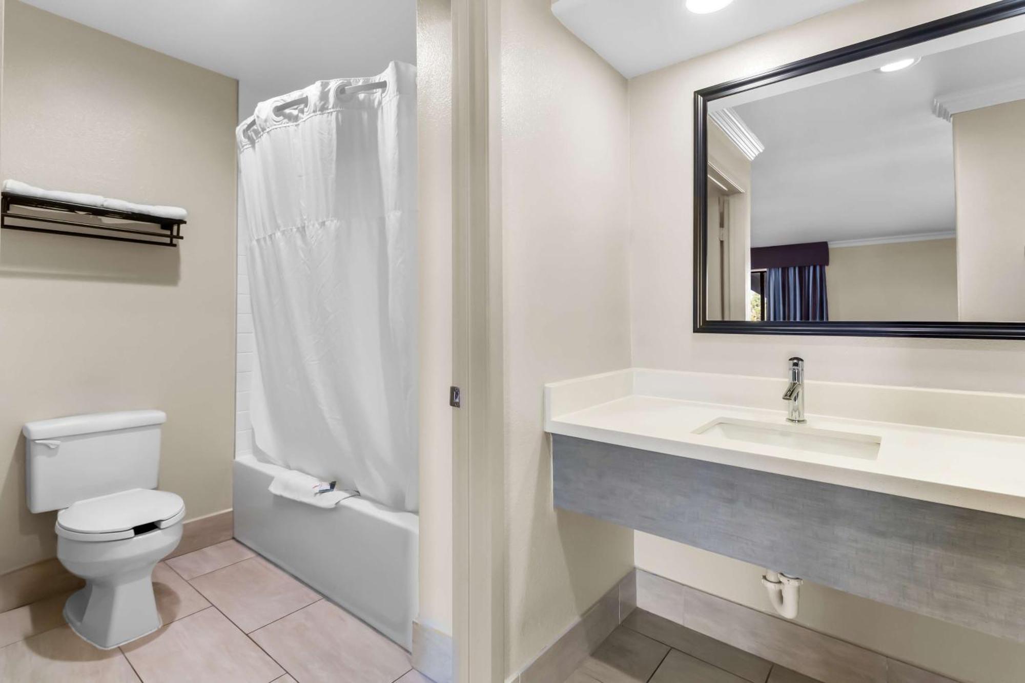 Americas Best Value Inn Houston Heights At I-45 Zewnętrze zdjęcie