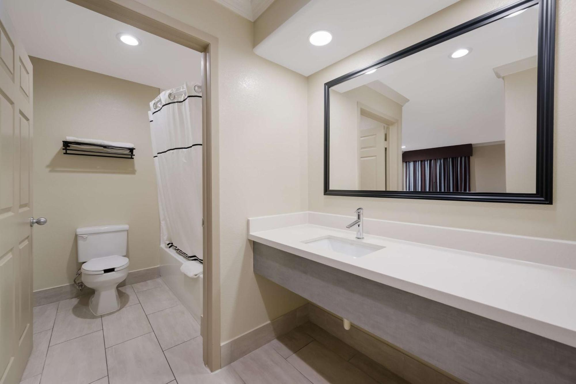 Americas Best Value Inn Houston Heights At I-45 Zewnętrze zdjęcie