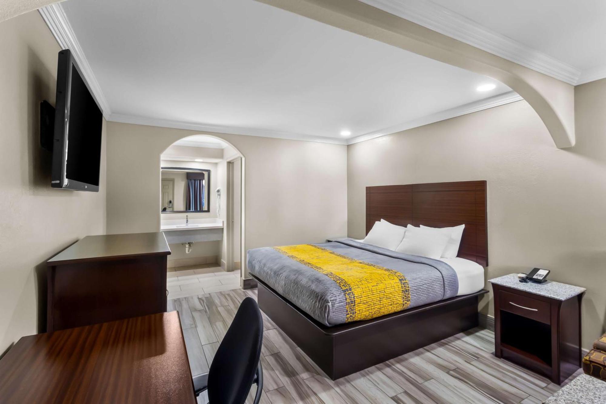 Americas Best Value Inn Houston Heights At I-45 Zewnętrze zdjęcie