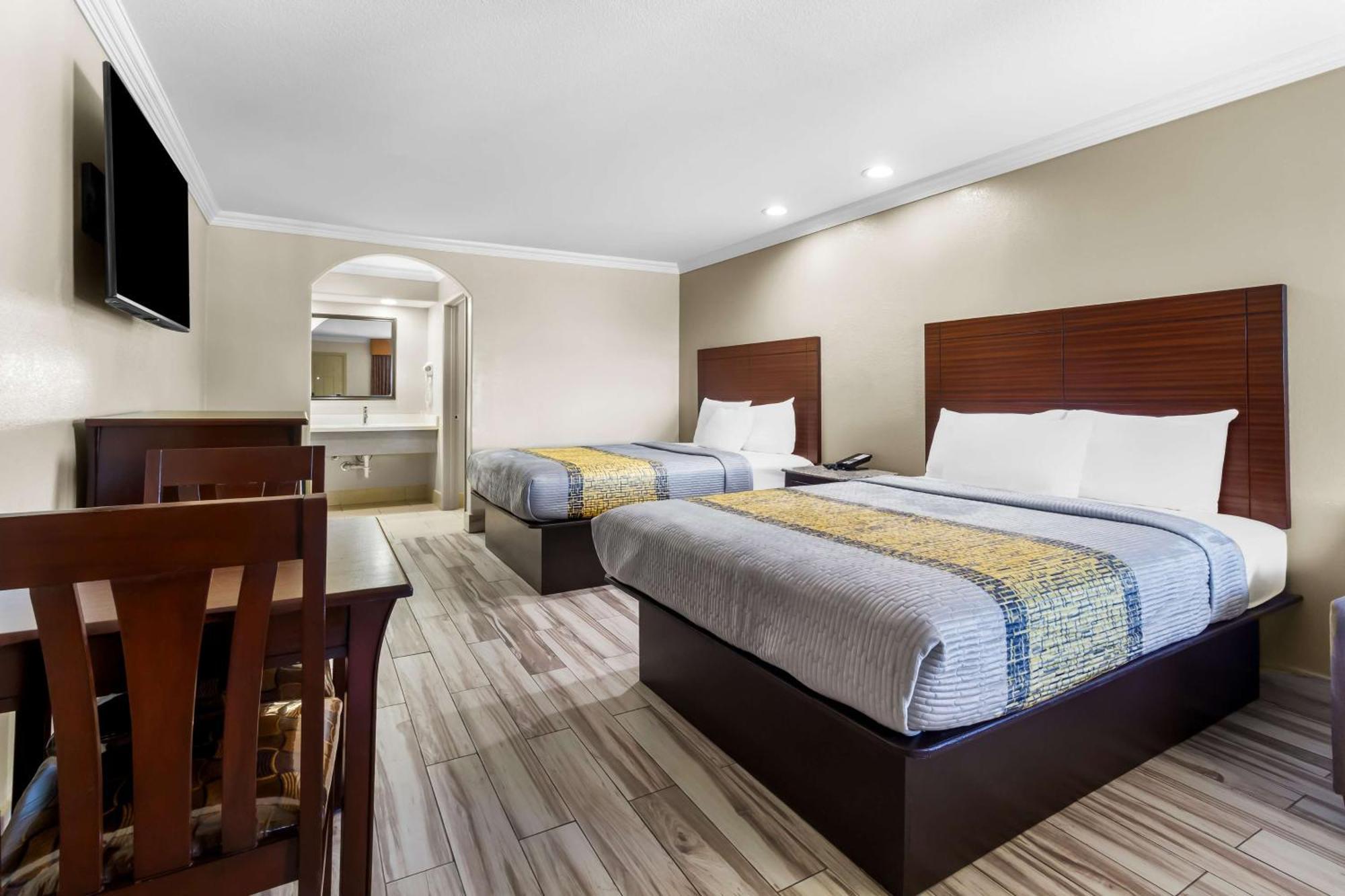 Americas Best Value Inn Houston Heights At I-45 Zewnętrze zdjęcie