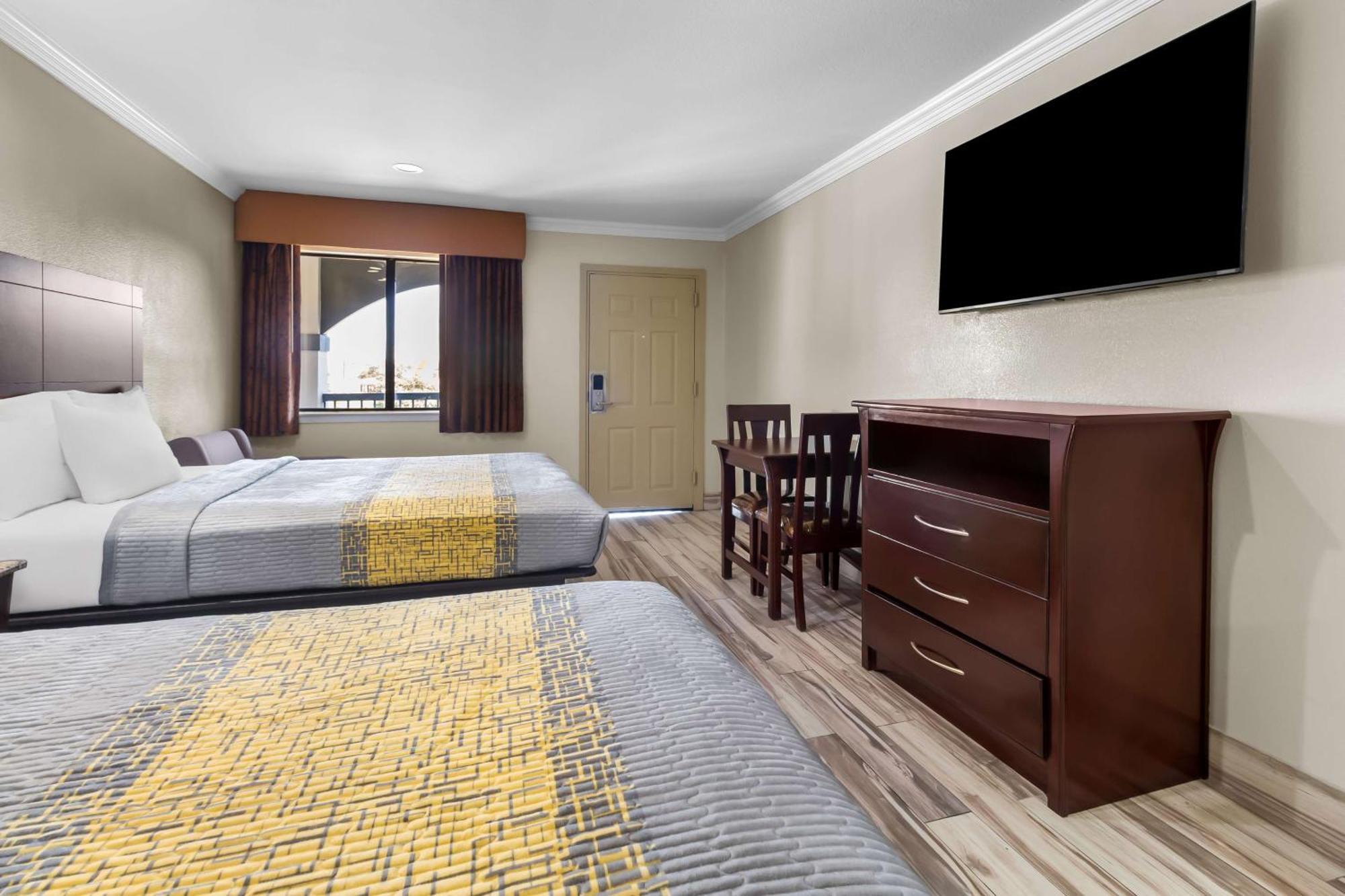 Americas Best Value Inn Houston Heights At I-45 Zewnętrze zdjęcie