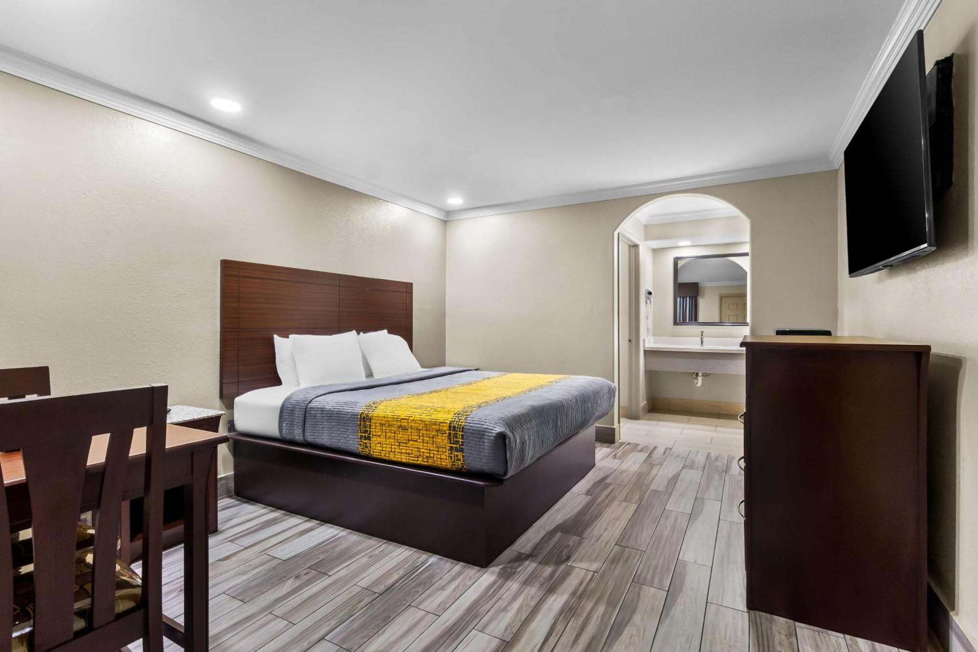 Americas Best Value Inn Houston Heights At I-45 Zewnętrze zdjęcie