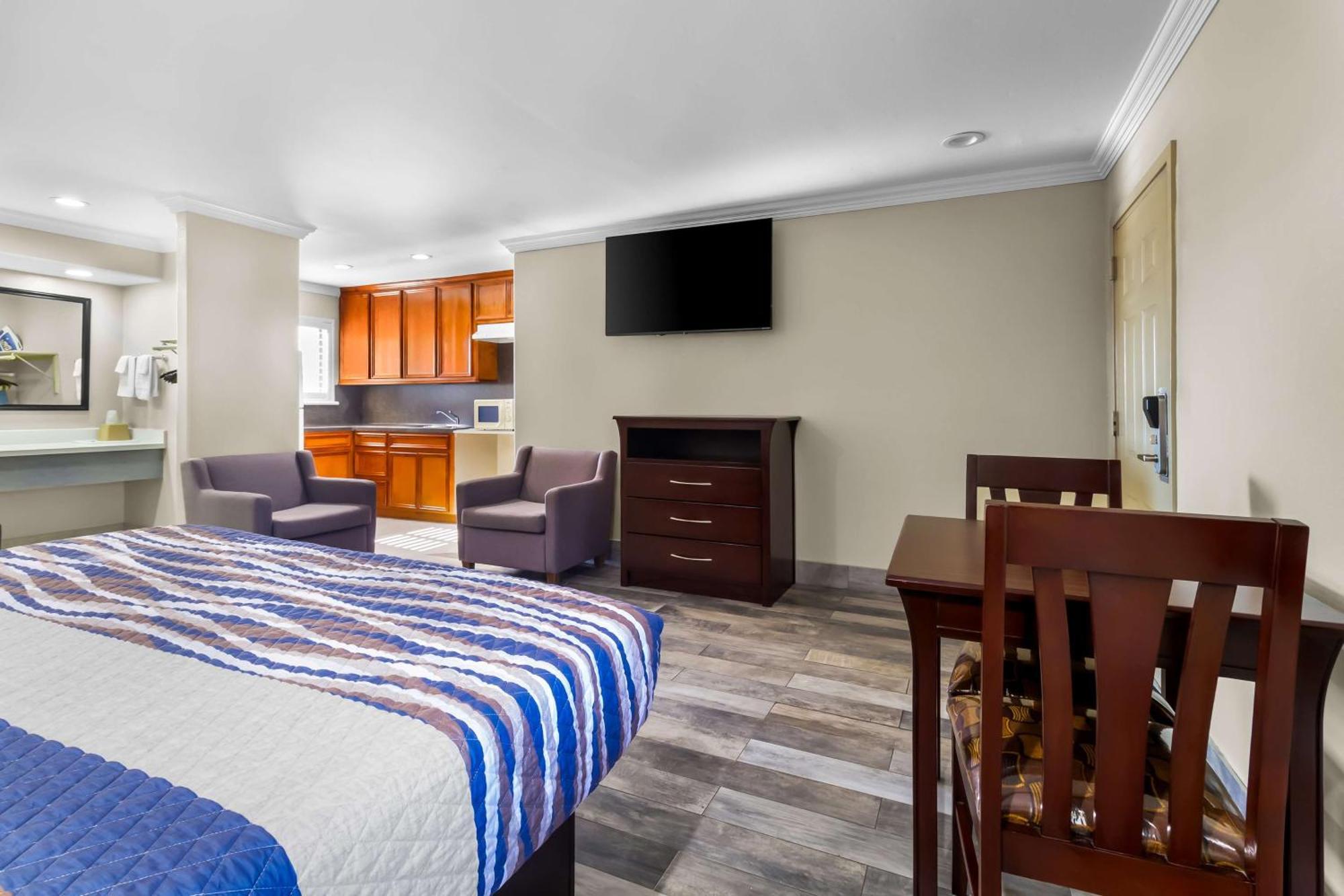 Americas Best Value Inn Houston Heights At I-45 Zewnętrze zdjęcie