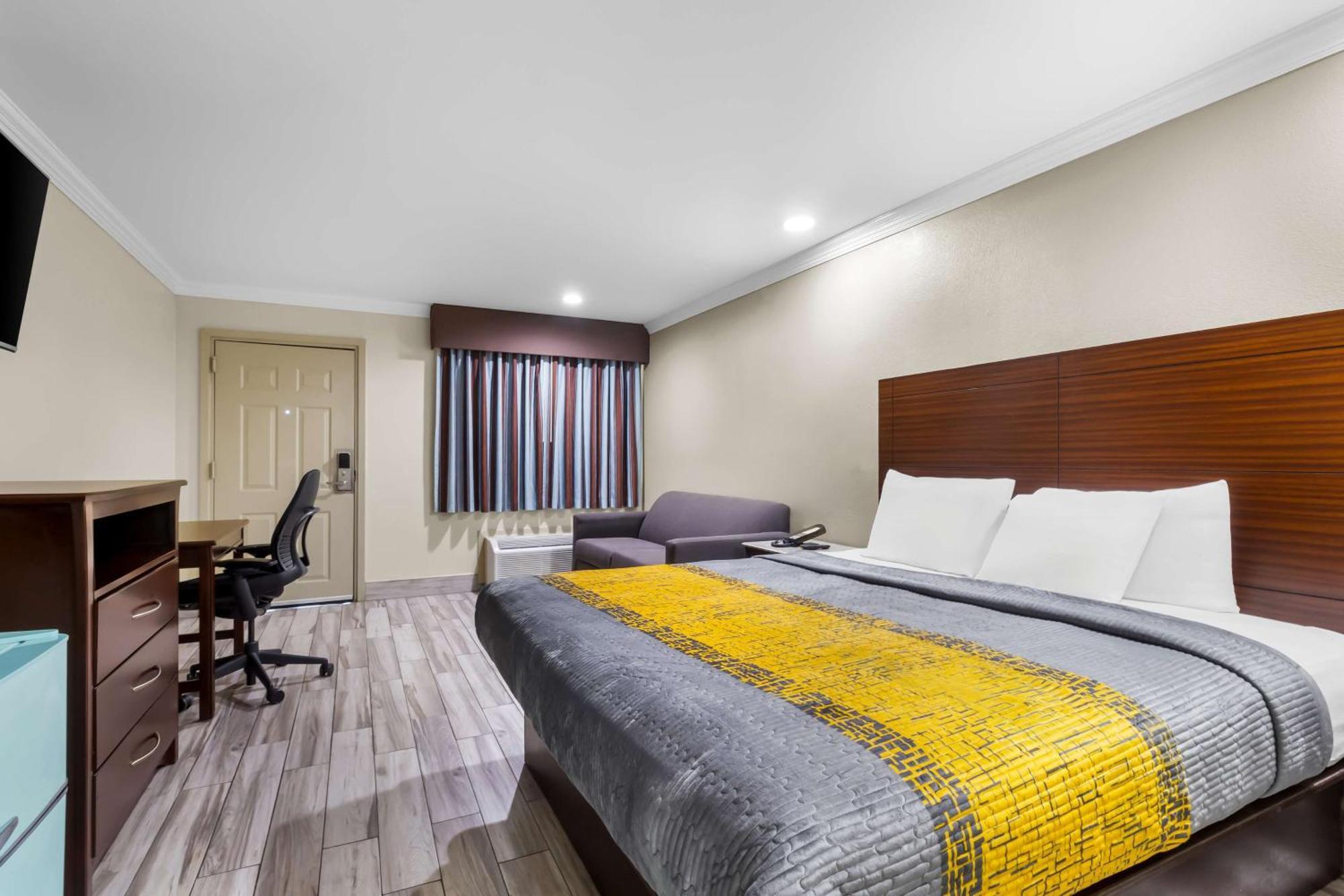 Americas Best Value Inn Houston Heights At I-45 Zewnętrze zdjęcie