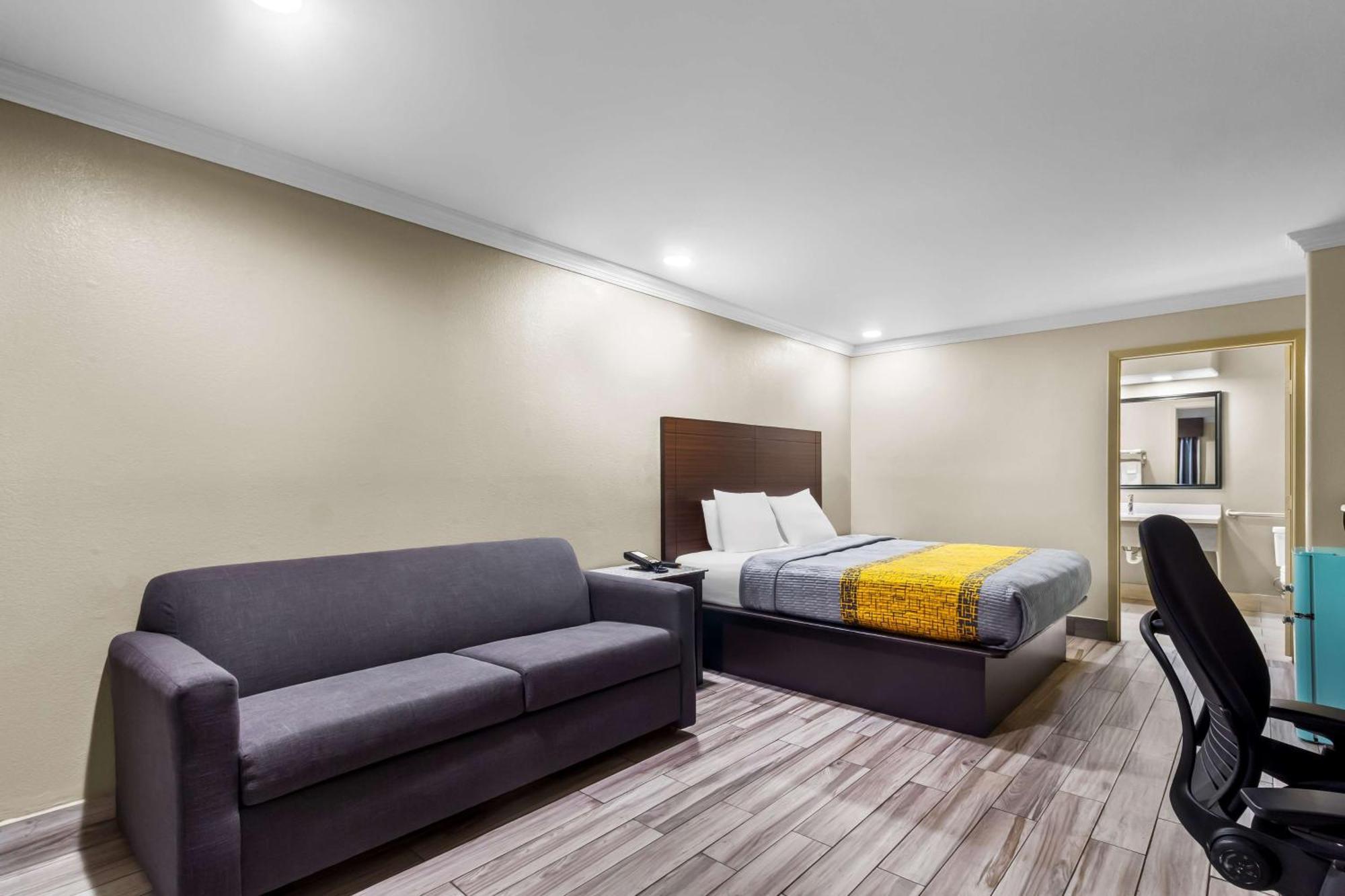Americas Best Value Inn Houston Heights At I-45 Zewnętrze zdjęcie