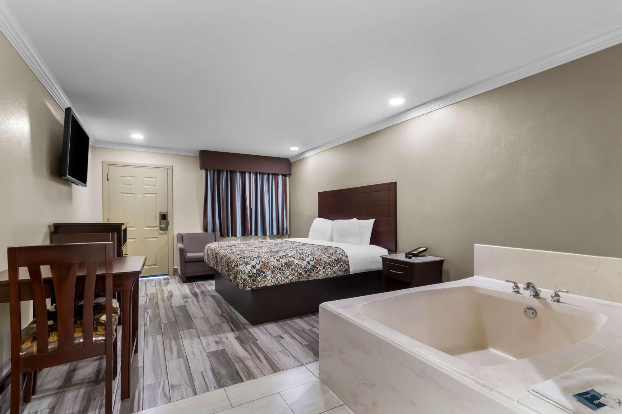 Americas Best Value Inn Houston Heights At I-45 Zewnętrze zdjęcie
