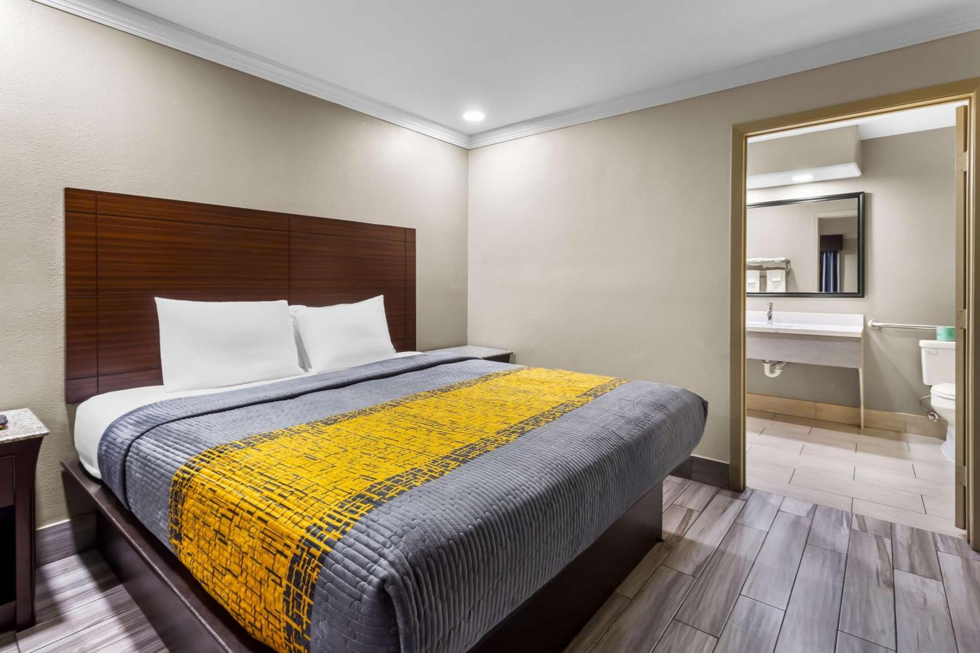 Americas Best Value Inn Houston Heights At I-45 Zewnętrze zdjęcie
