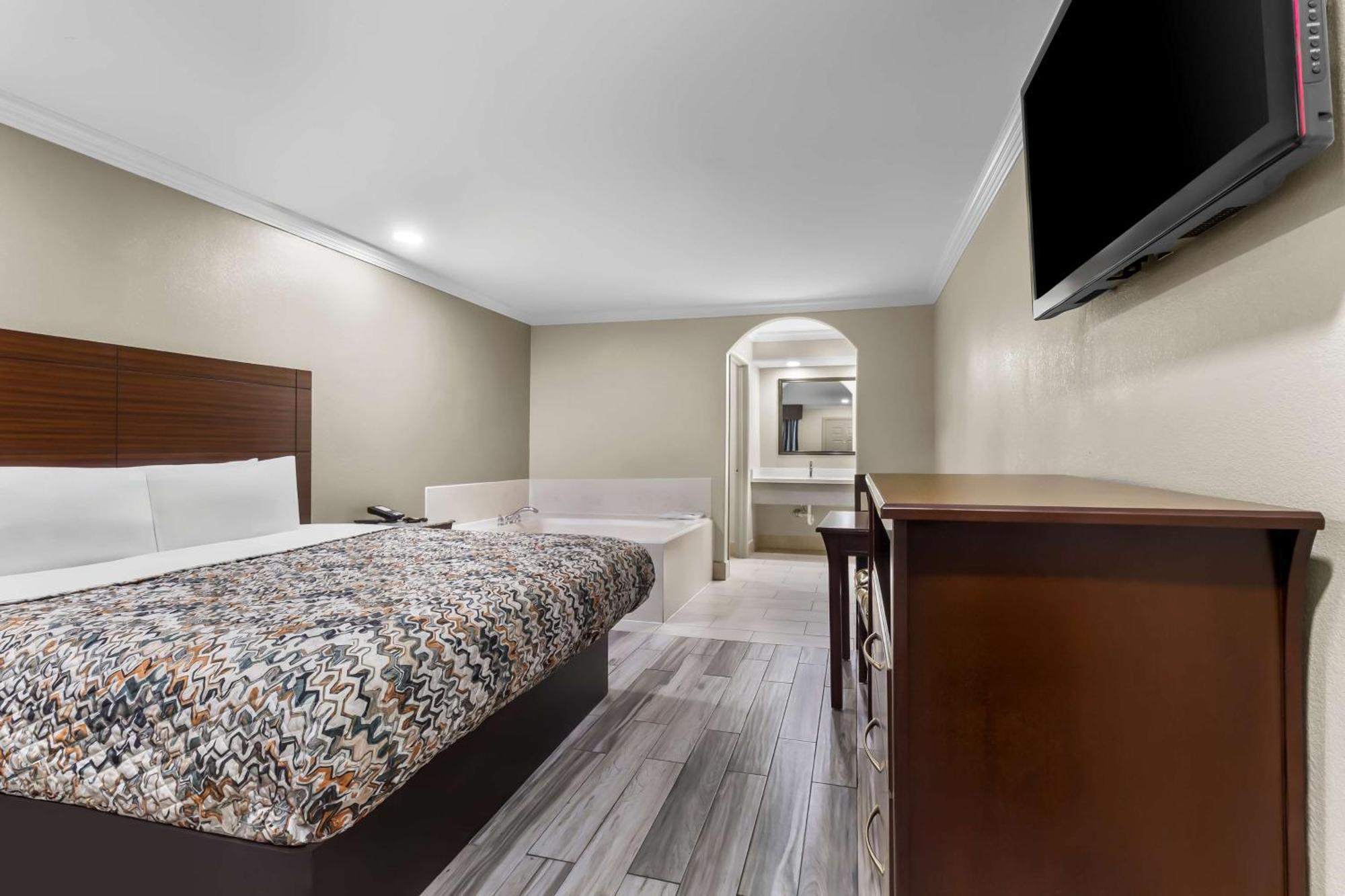 Americas Best Value Inn Houston Heights At I-45 Zewnętrze zdjęcie