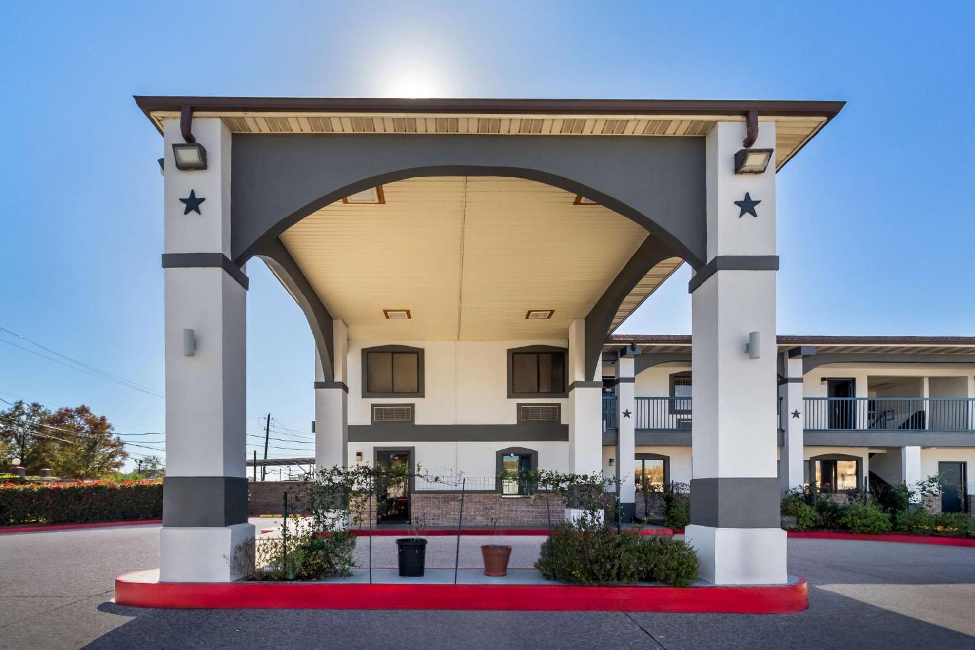 Americas Best Value Inn Houston Heights At I-45 Zewnętrze zdjęcie