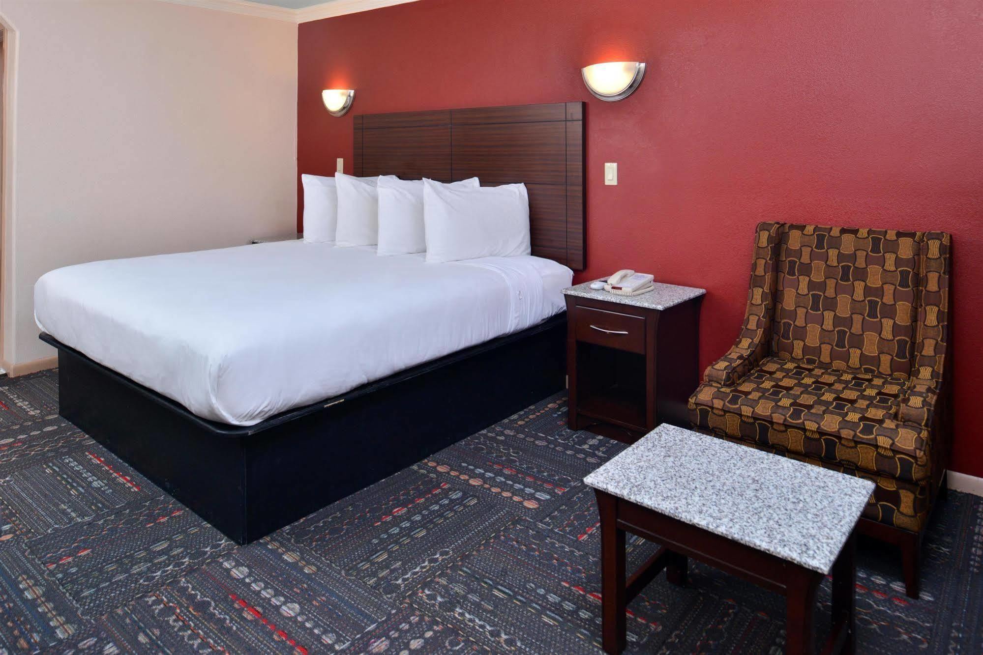Americas Best Value Inn Houston Heights At I-45 Zewnętrze zdjęcie