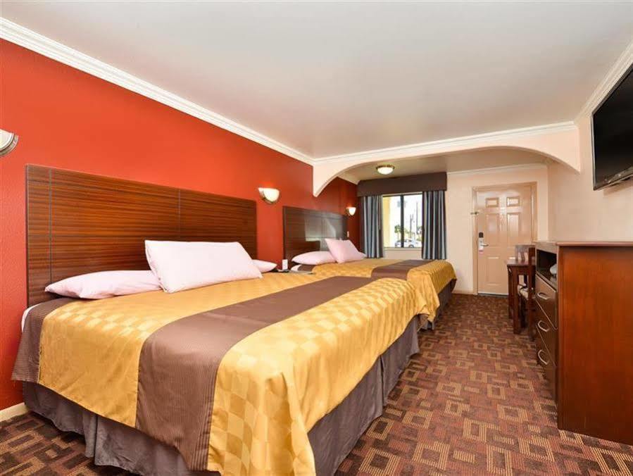 Americas Best Value Inn Houston Heights At I-45 Zewnętrze zdjęcie